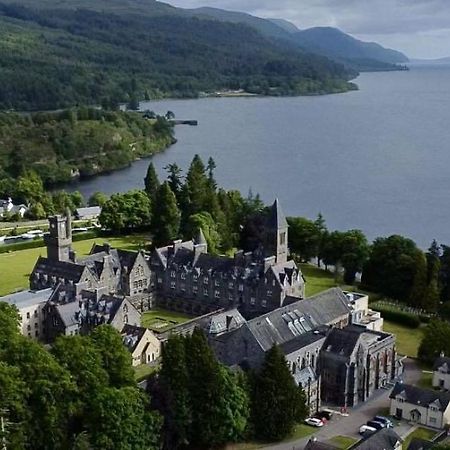 The Classrooms, Loch Ness Abbey - 142M2 Lifestyle & Heritage Apartment - Pool & Spa - The Highland Club - Resort On Lake Shores Fort Augustus Kültér fotó