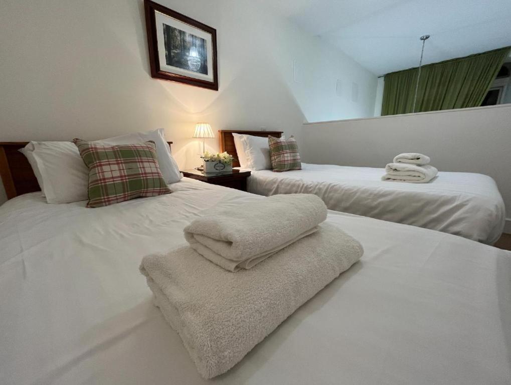 The Classrooms, Loch Ness Abbey - 142M2 Lifestyle & Heritage Apartment - Pool & Spa - The Highland Club - Resort On Lake Shores Fort Augustus Kültér fotó