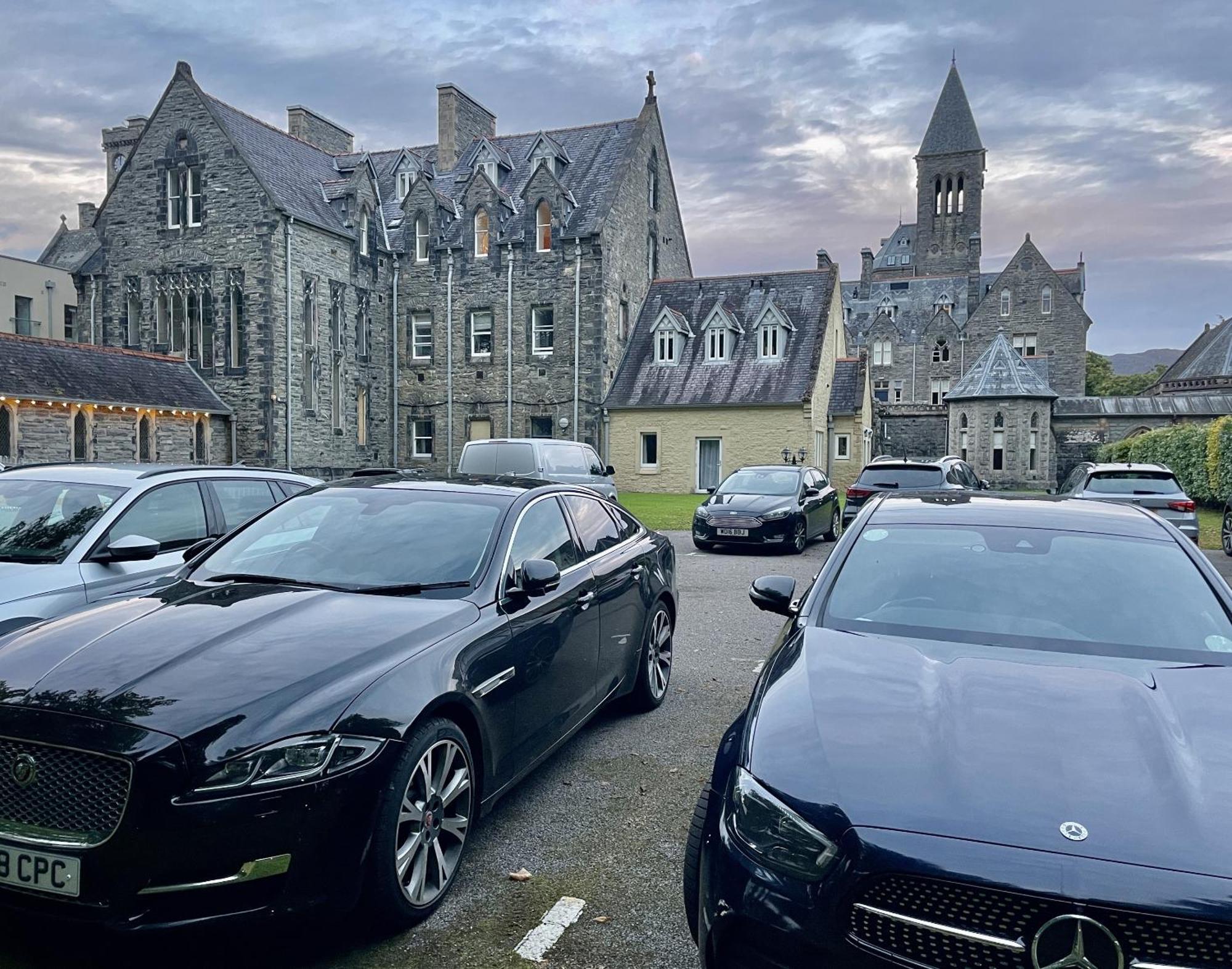 The Classrooms, Loch Ness Abbey - 142M2 Lifestyle & Heritage Apartment - Pool & Spa - The Highland Club - Resort On Lake Shores Fort Augustus Kültér fotó