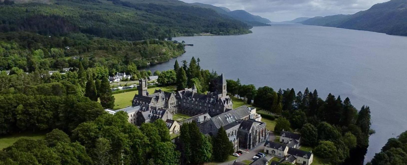 The Classrooms, Loch Ness Abbey - 142M2 Lifestyle & Heritage Apartment - Pool & Spa - The Highland Club - Resort On Lake Shores Fort Augustus Kültér fotó