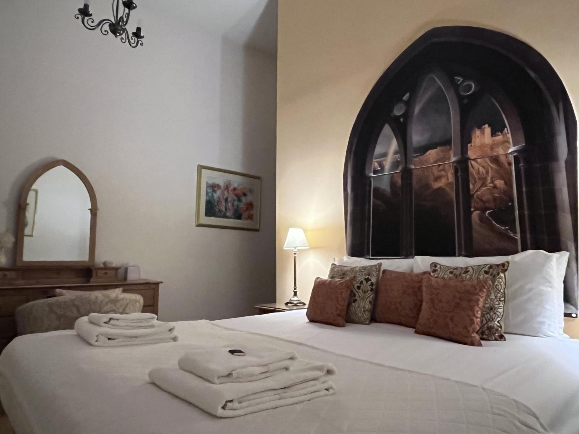 The Classrooms, Loch Ness Abbey - 142M2 Lifestyle & Heritage Apartment - Pool & Spa - The Highland Club - Resort On Lake Shores Fort Augustus Kültér fotó