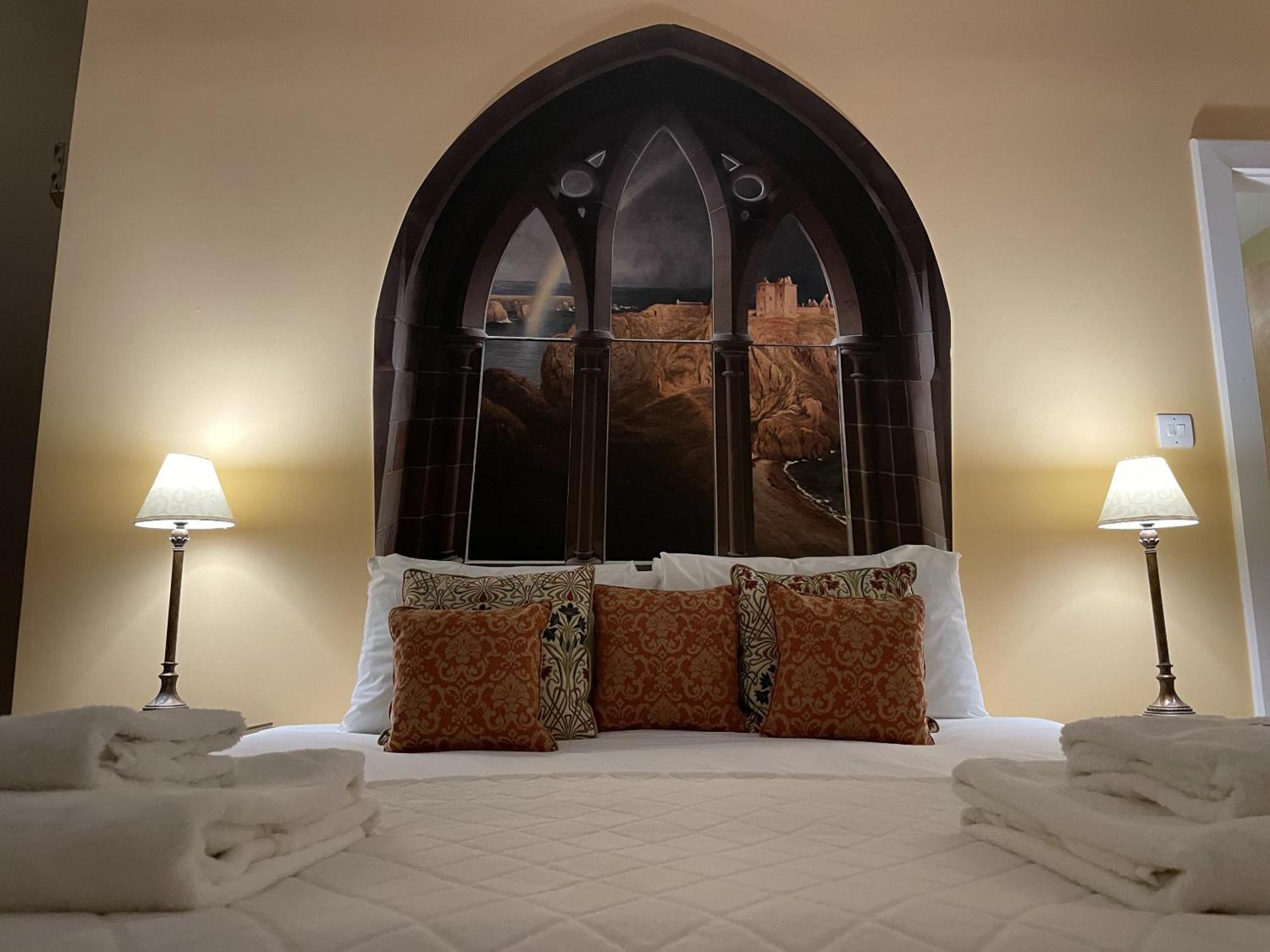 The Classrooms, Loch Ness Abbey - 142M2 Lifestyle & Heritage Apartment - Pool & Spa - The Highland Club - Resort On Lake Shores Fort Augustus Kültér fotó